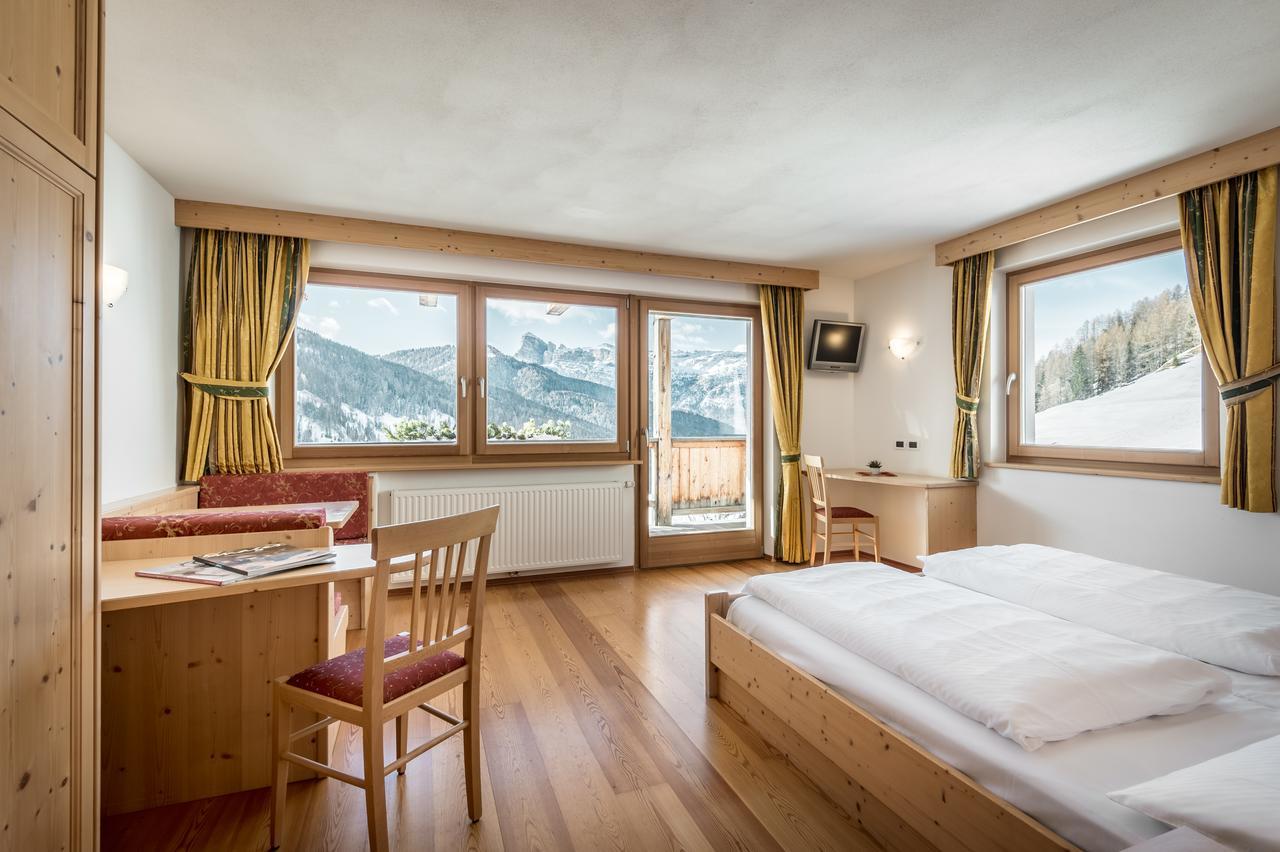 B&B - Hotel Ciasa Rue Blanch San Cassiano  Exterior photo
